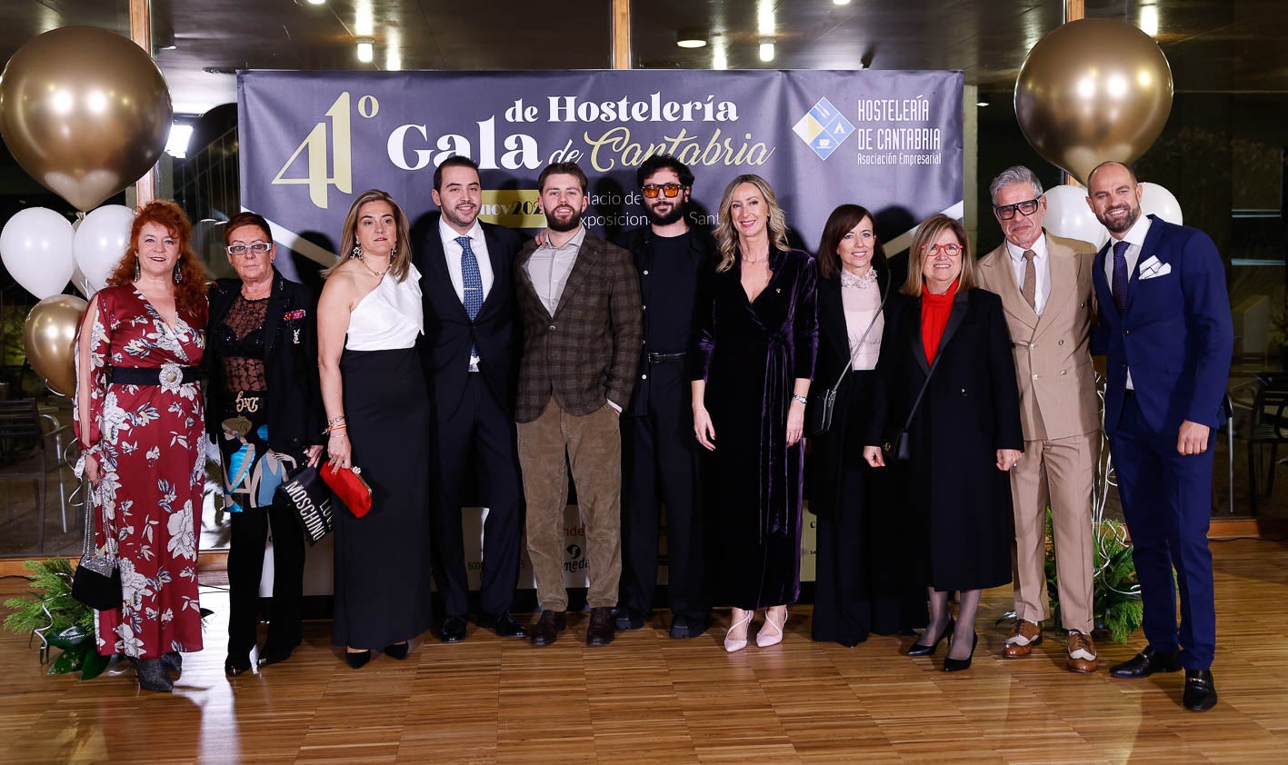 Luci Garrido, Juana Sainz, Gisela Machín, Eduardo Lamadrid, Jorge Gallut, Pablo Gallut, Bárbara Gutiérrez, Eva Magaldi, María Ángeles Pérez, Iñaki Bedia y Marco Pérez. 