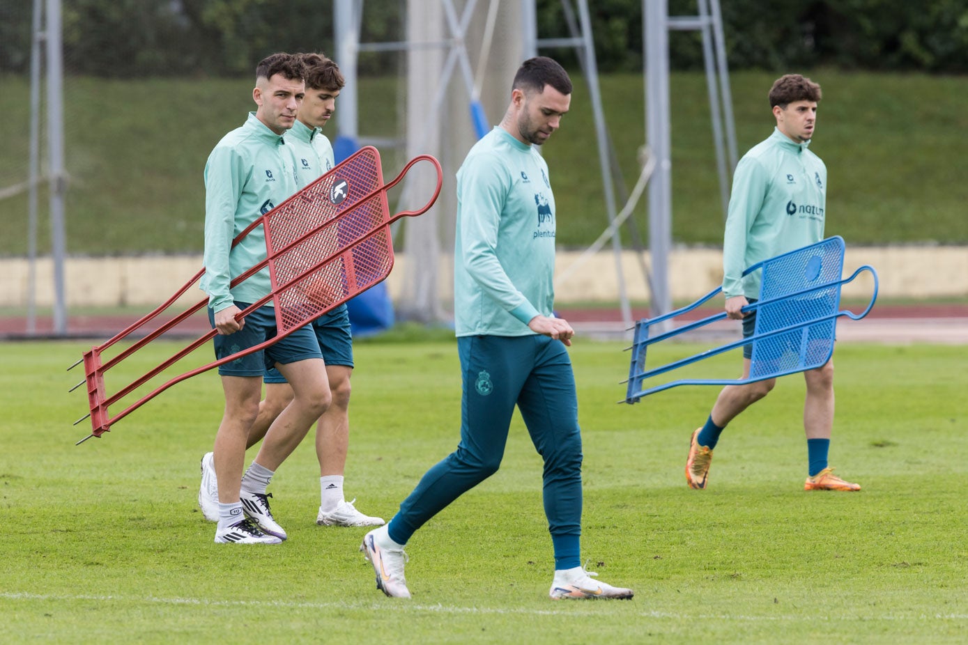 Manu Hernando, en el centro, seguido por Íñigo Vicente y Pablo Rodríguez. 