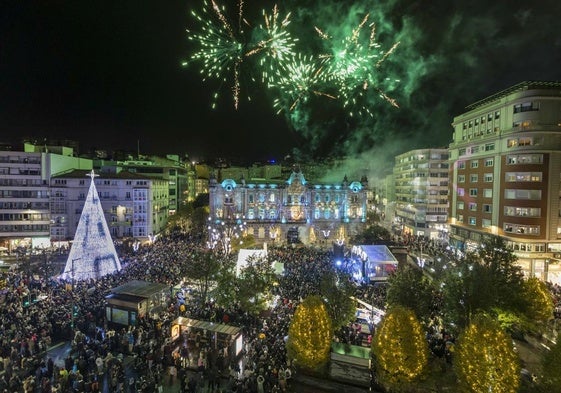 Imagen del encendido del alumbrado navideño del año pasado, en la plaza del Ayuntamiento.