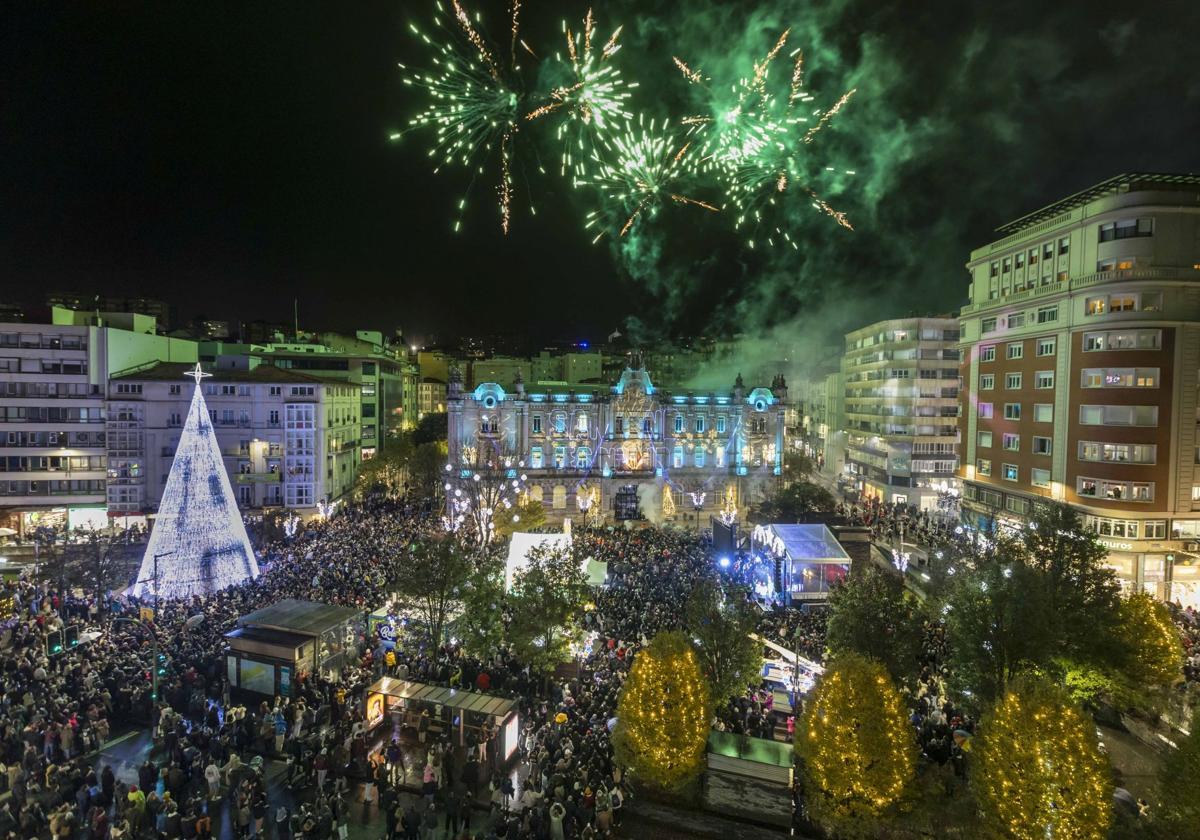 Imagen del encendido del alumbrado navideño del año pasado, en la plaza del Ayuntamiento.