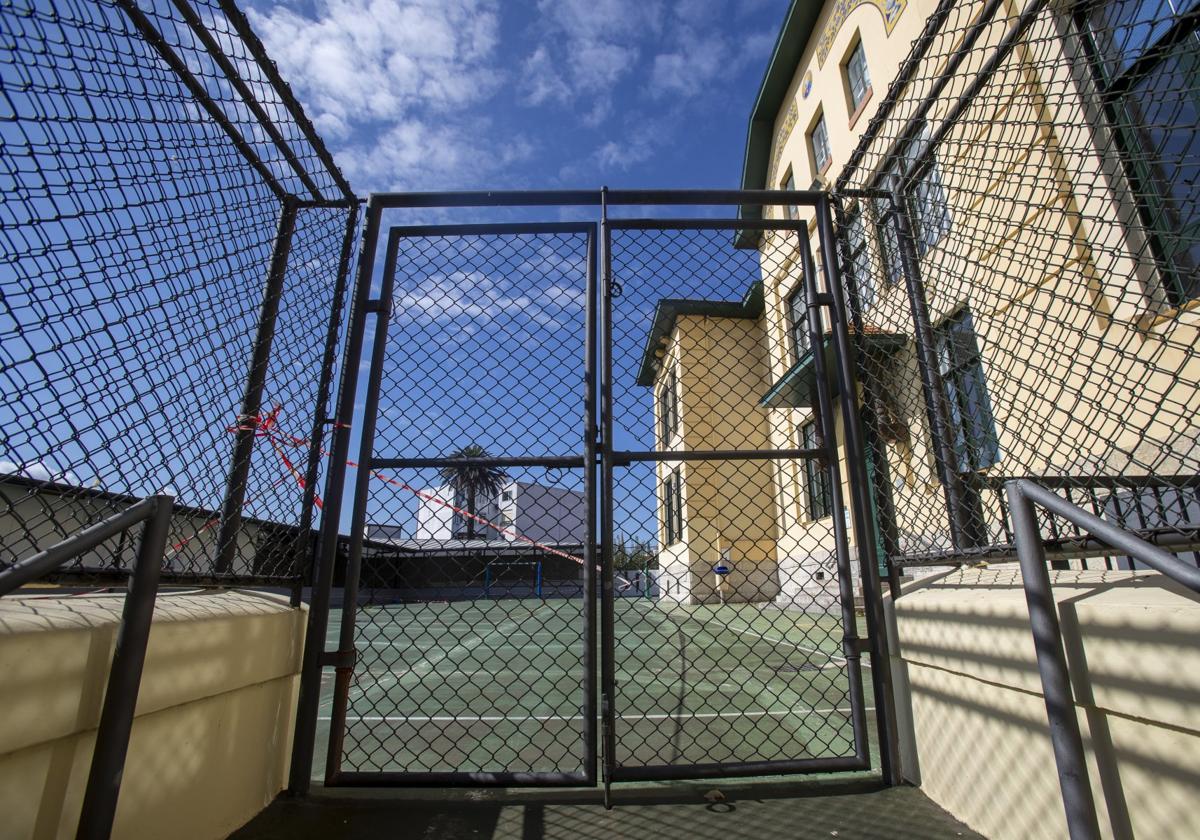 Entrada por la calle Lope de Vega al colegio Menéndez Pelayo.