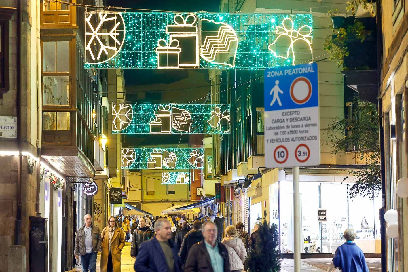 La zona de vinos también se ha engalanado para las fiestas. 