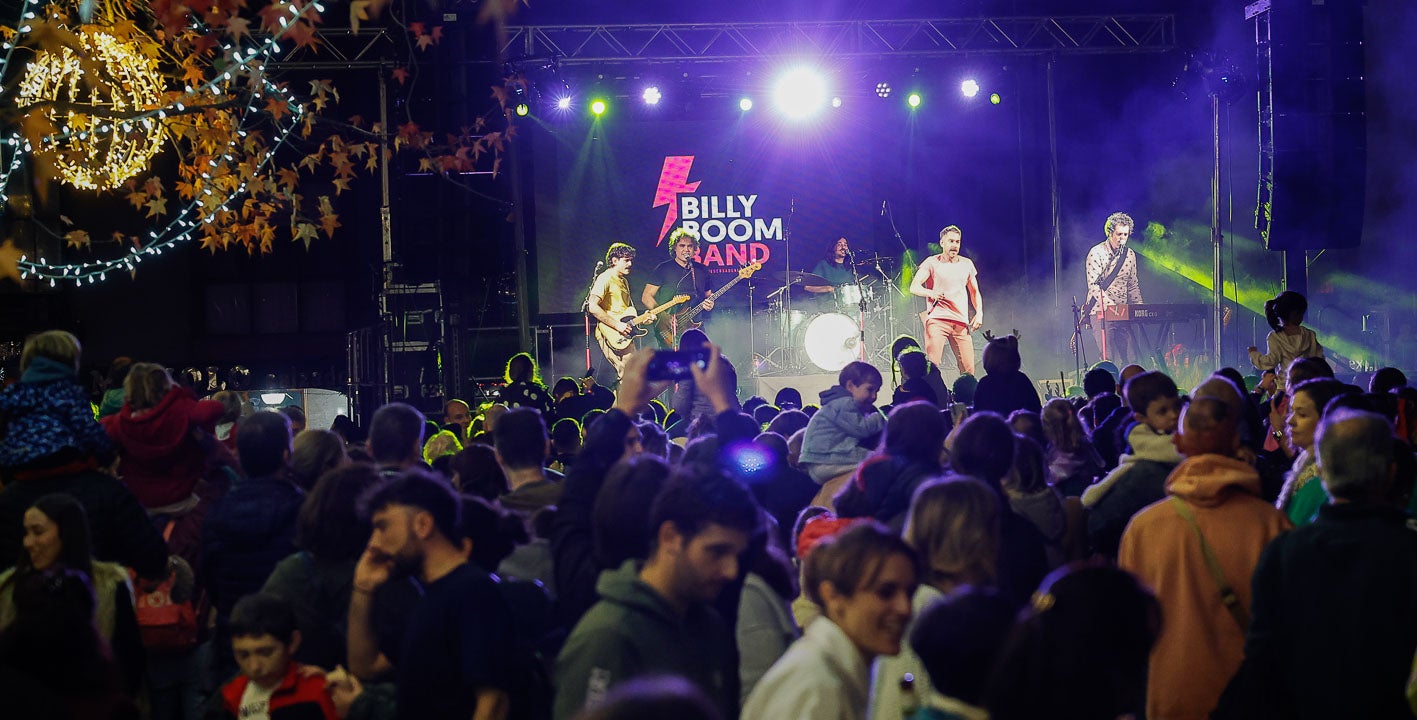 En lo musical, la fiesta navideña corrió a cargo de la Billy Boom Band. 