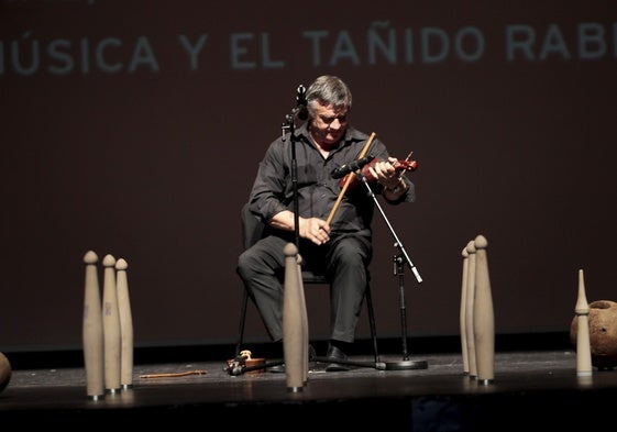 Chema Puente en la Gala de Reconocimiento como Bien de Interés Cultural de los bolos, las marzas y el rabel, celebrada en el Palacio de Festivales