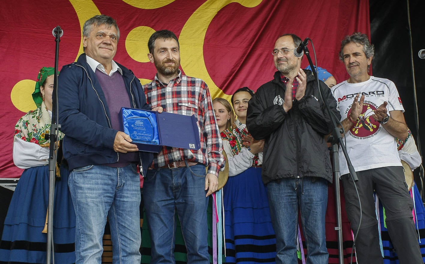 El rabelista y compositor recibe un homenaje en el Día Infantil de Cantabria del año 2018. 