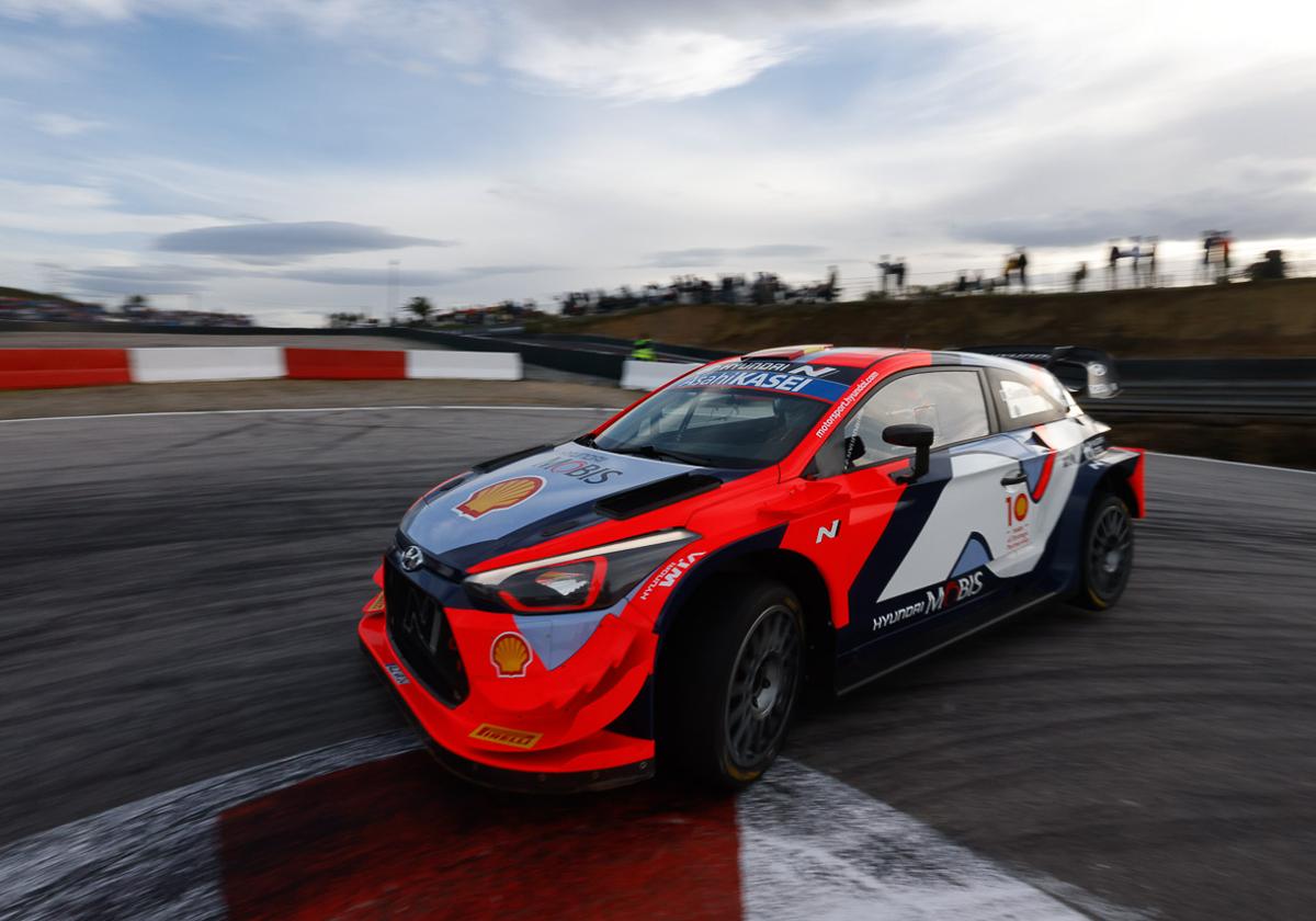 Dani Sordo, con su Hyundai, en la sesión del sábado de la Carrera de Campeones.