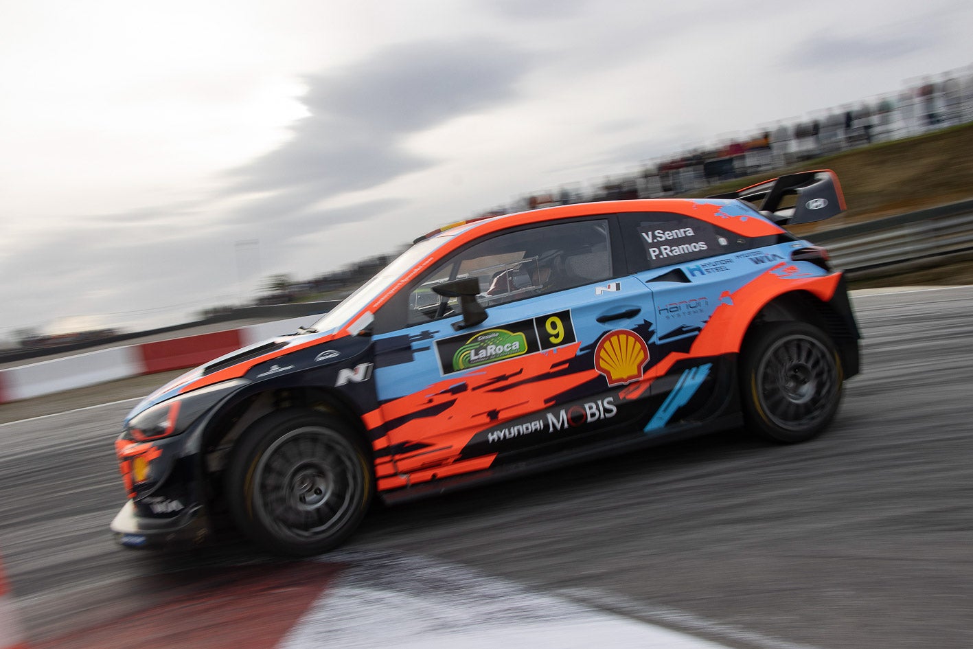 Víctor Senra, con su Hyundai, fue el vencedor de la Carrera de Campeones.