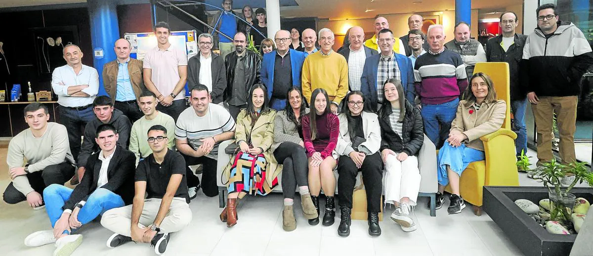 Jugadores y directivos de la Bolística de Torrelavega.