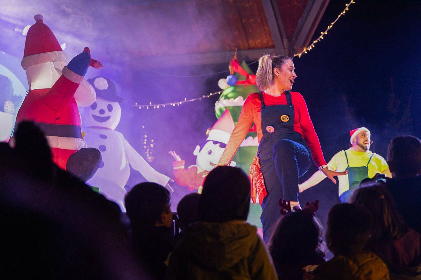 Actuación musical infantil en la Plaza de la Villa.