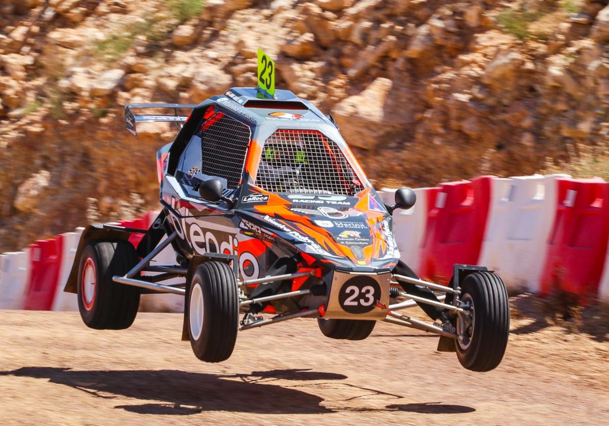 Abel González, con su carcross en una de las citas de esta temporada.