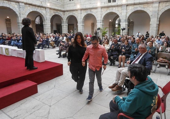 El patio del Parlamento de Cantabria celebró el Día Internacional de la Discapacidad