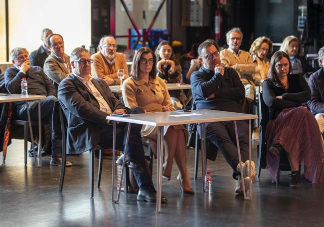 Íñigo Noriega, Gema Igual, Cosme Marina y Noemí Méndez, entre los asistentes al encuentro-coloquio.