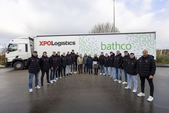 El Bathco Balonmano Torrelavega y su patrocinador Bathco colaboran para donar 30 toneladas de material para el baño a los afectados por la dana