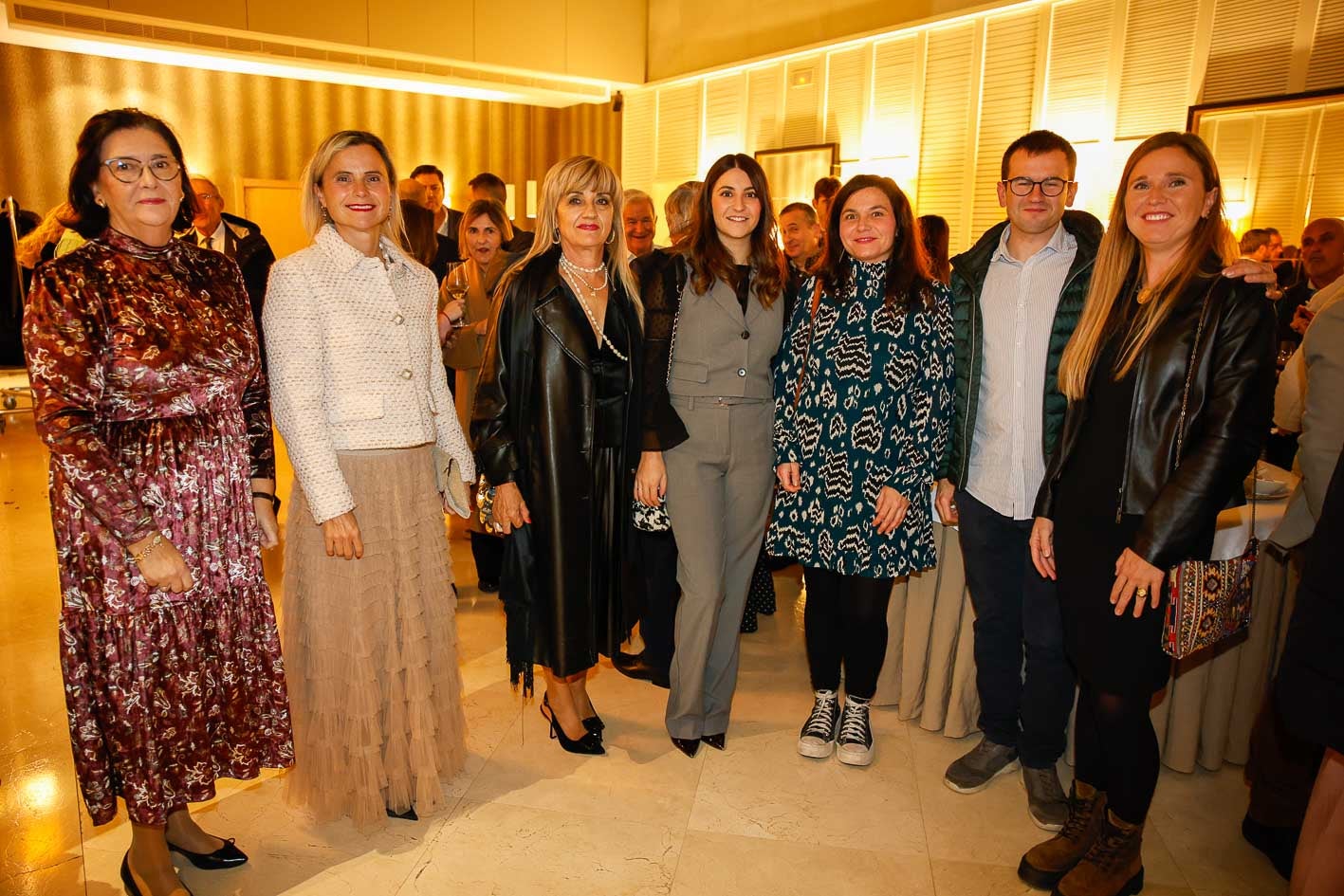 Cristina Torre, Aranzazu Lavín, Mari Gil, Lara Pérez, Paula Lavín, Mariano Lavín y Olari Zulabin.