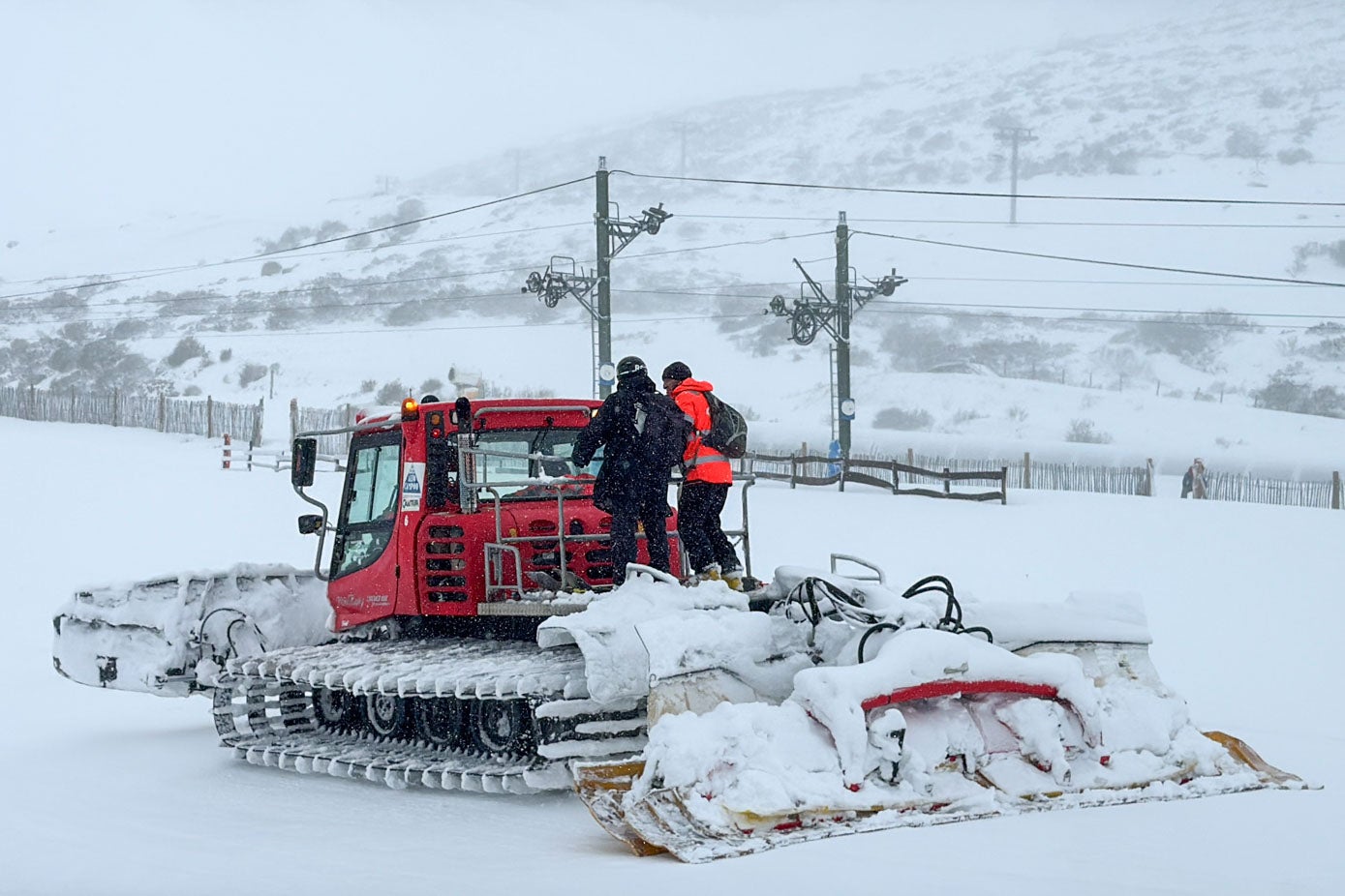 La calidad de la nieve es polvo, su grosor es de 20 y 50 centímetros y los accesos están abiertos, mientras que la cuota de nieve se sitúa en los 1.650-2.125 metros.