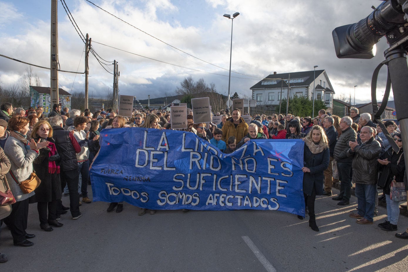 Los movimientos vecinales exigieron la actuación de las instituciones para evitar que el desastre volviera a repetirse. 