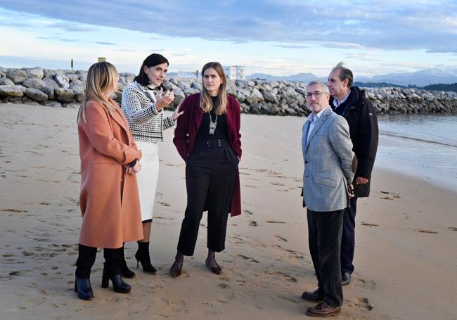 Gema Igual con la ministra y la delegada del Gobierno en Cantabria.