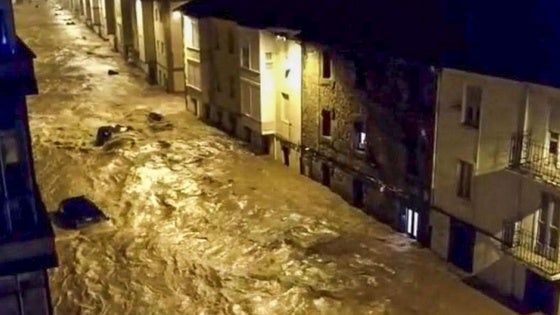 La imagen de la riada que tomó un vecino de Reinosa la noche del 19 de diciembre de 2019.