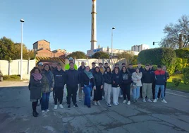 Los grupos visitaron distintas zonas de la fábrica, como la de envasado o almacenamiento.