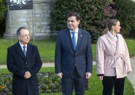 El presidente de Ceuta, Juan Jesús Vivas, junto al presidente de la Junta de Castilla y León, Alfonso Fernández Mañueco, y la presidenta de Baleares, Margalida Prohens.