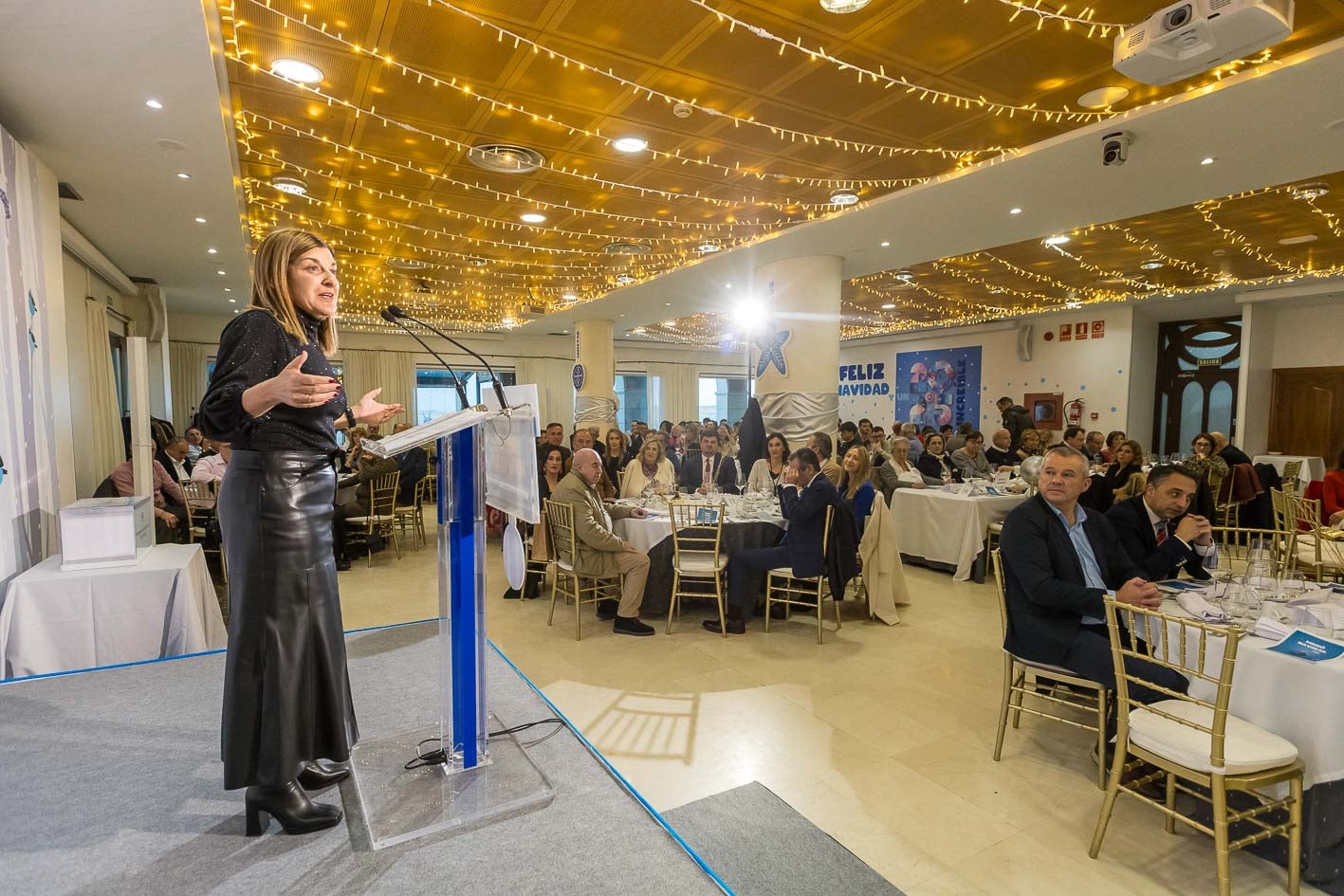 María José Sáenz de Buruaga, presidenta de Cantabria, ha dado un discurso antes de la comida.