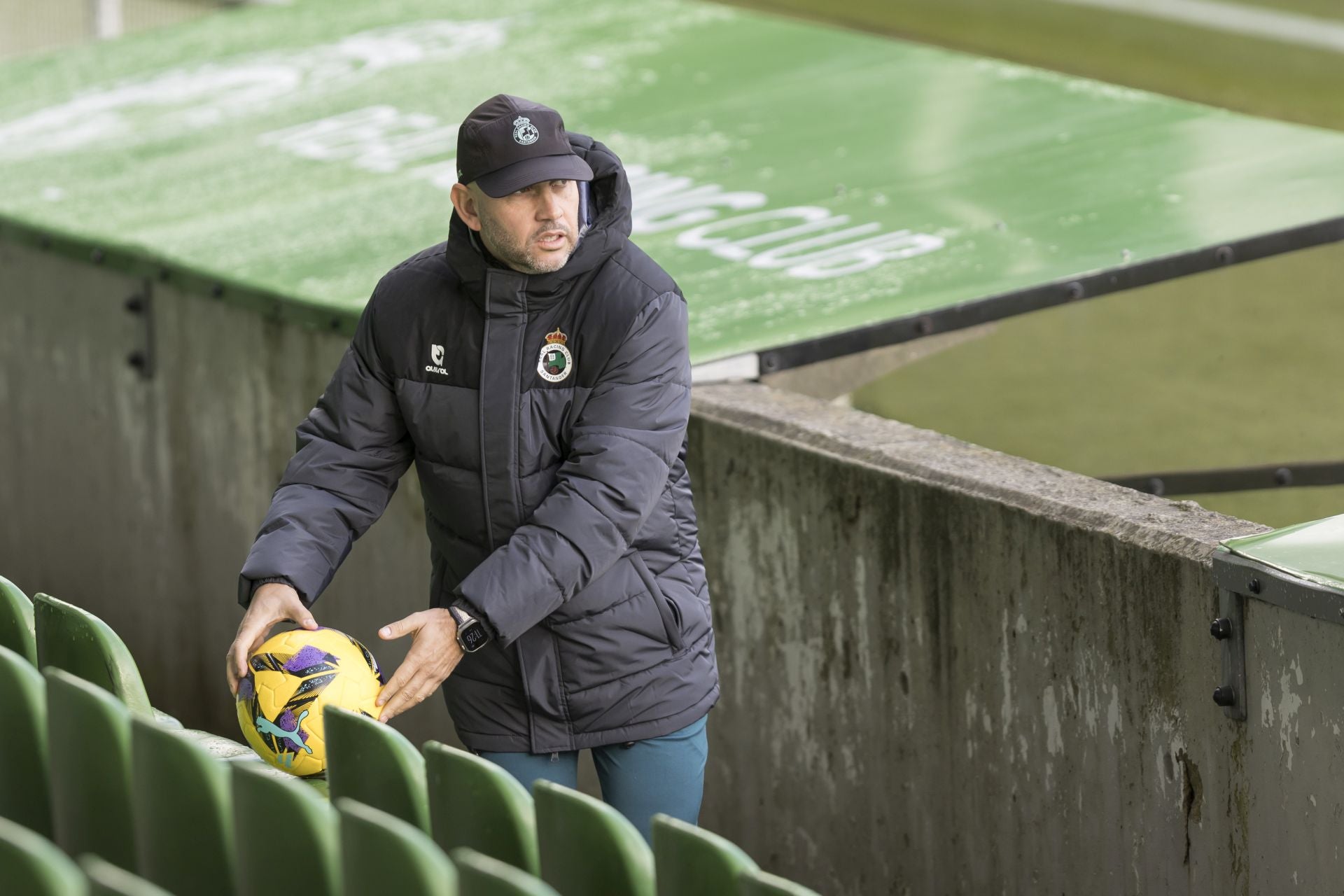 José Alberto, en la grada de los Campos de Sport.