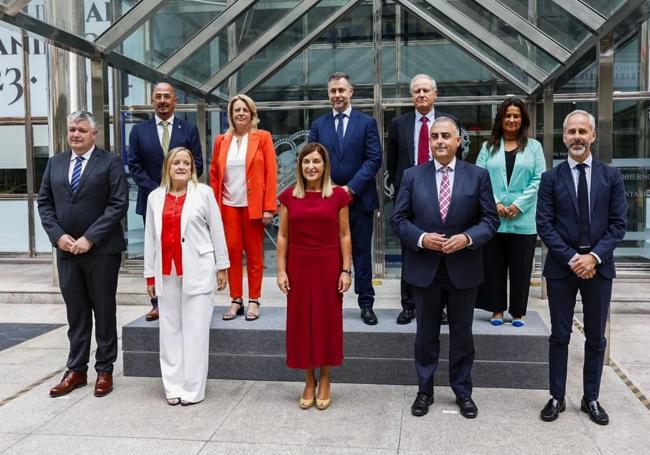 Foto de familia del mismo día del anuncio de los ceses