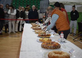 Uno de los momentos de la cata del concurso de roscón de reyes.