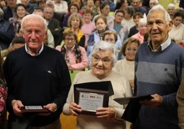 Un momento del acto de homenaje a los mayores de 85 años en Reinosa