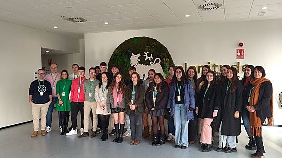 Los equipos aplican los conocimientos teóricos del aula al mundo real