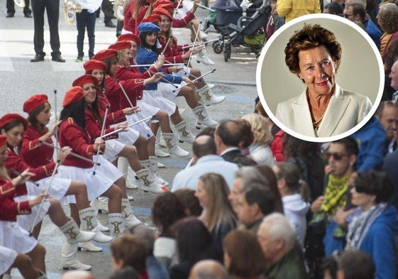 La presidenta de honor de Gullón -en detalle- y la peña de Las Majorettes, son los premiados por la Peña Campurriana de Santander.