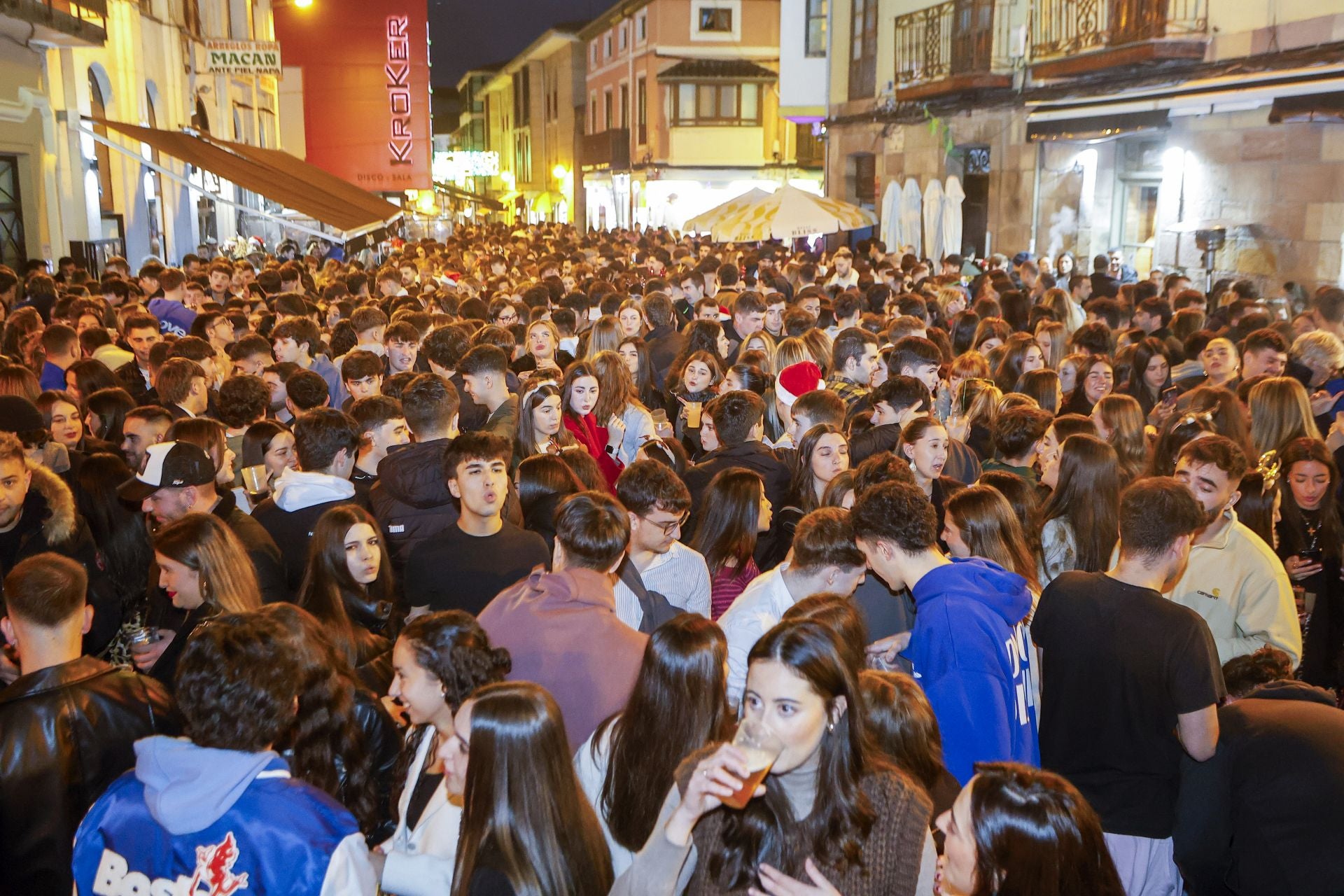 Ni un alfiler cabía este sábado en Torrelavega.