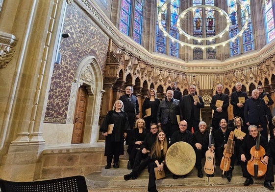 Miembros de A Cappella junto a los músicos que les acompañarán en el concerto.