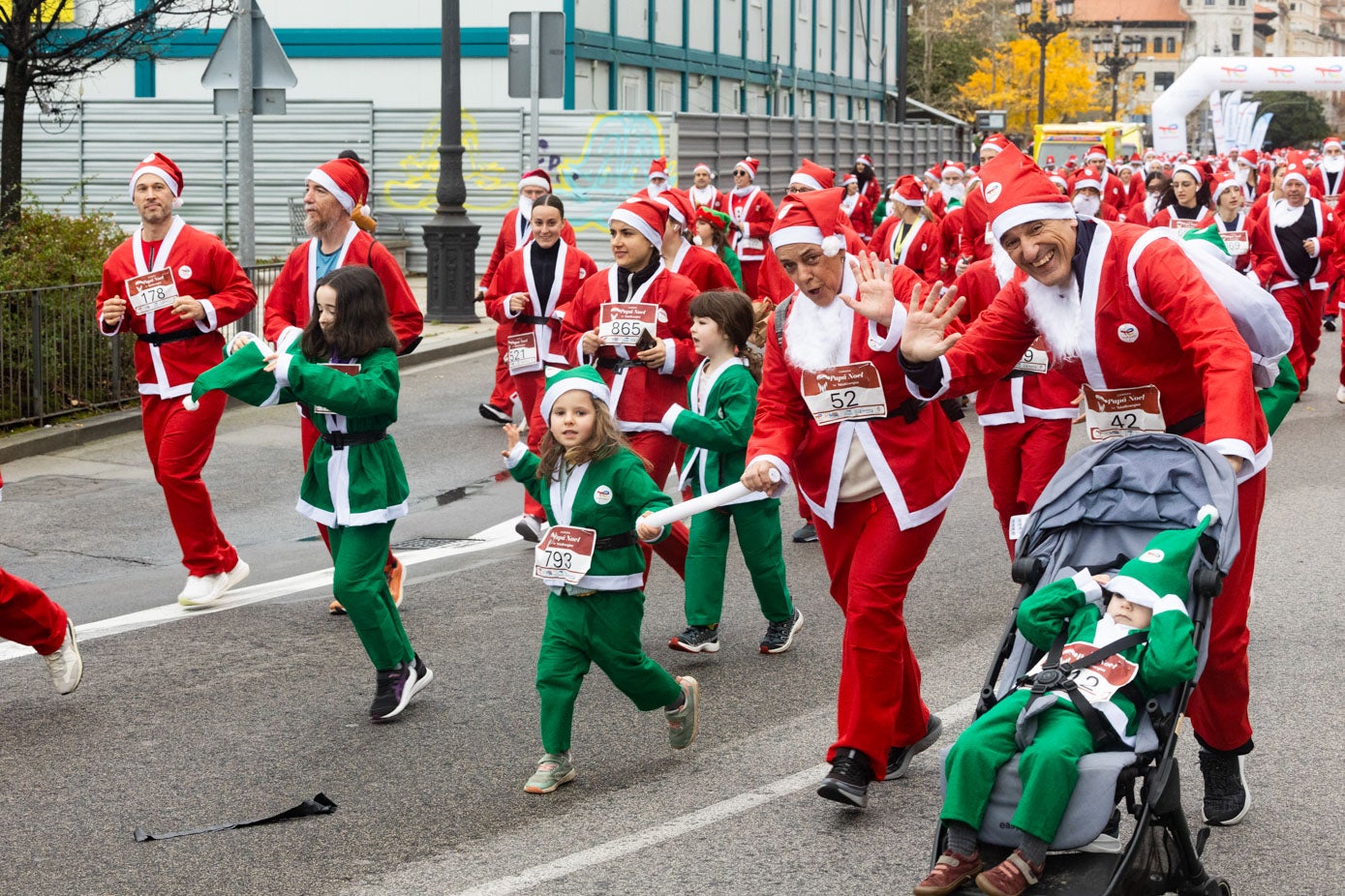 Búscate en la carrera de Papá Noel de Santander