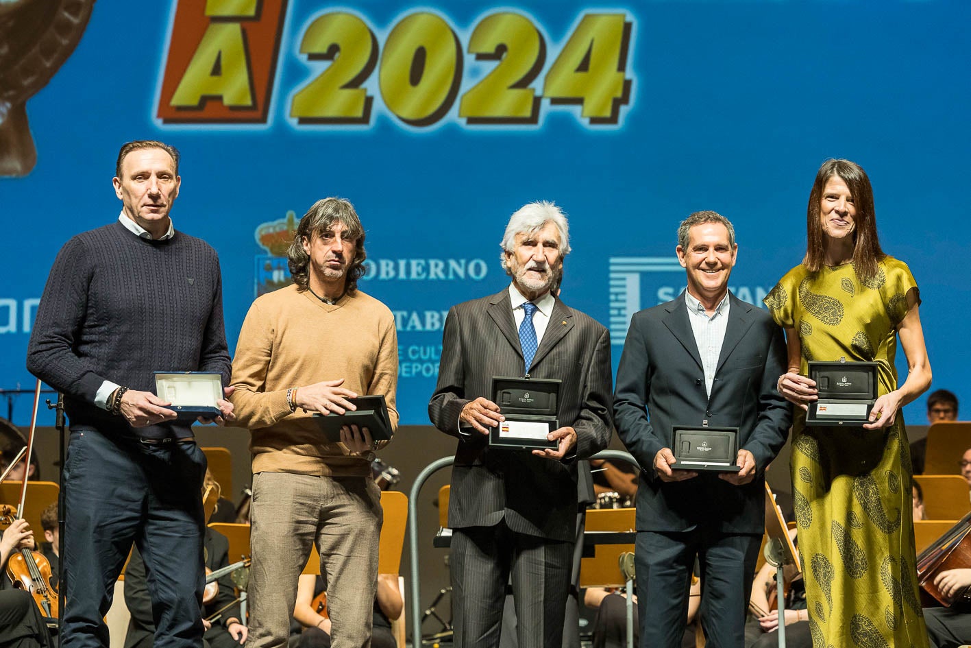 Salvador Gómez, José Emilio Amavisca, Jan Abascal, Fernando Echávarri y Ruth Beitia, cinco de los seis campeones olímpicos cántabros. Falta Diego Botín, que está en Nueva Zelanda.