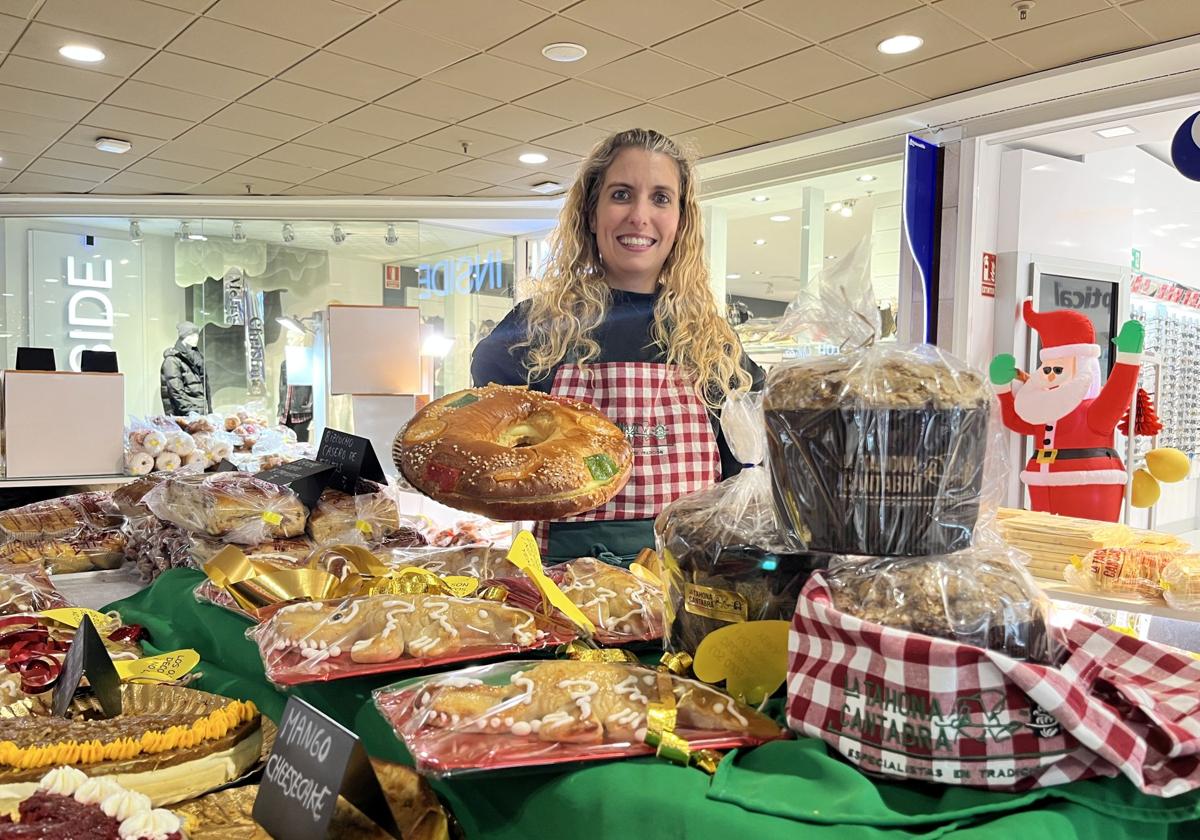 Sandra Martínez, en el estand del Centro Comercial Peñacastillo. DM