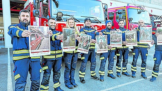 Los bomberos se vuelcan en hacer un calendario para ayudar a Valencia