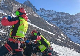 Encuentran vivo al montañero desaparecido en Picos: estaba de pie pidiendo auxilio