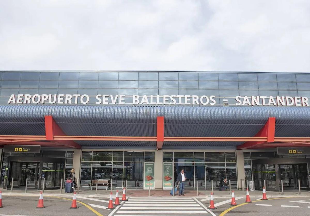 Un vuelo Alicante-Glasgow tuvo que aterrizar en el Seve por la conducta violenta de un pasajero