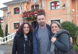 Los tres alumnos del CEPA de Piélagos premiados.