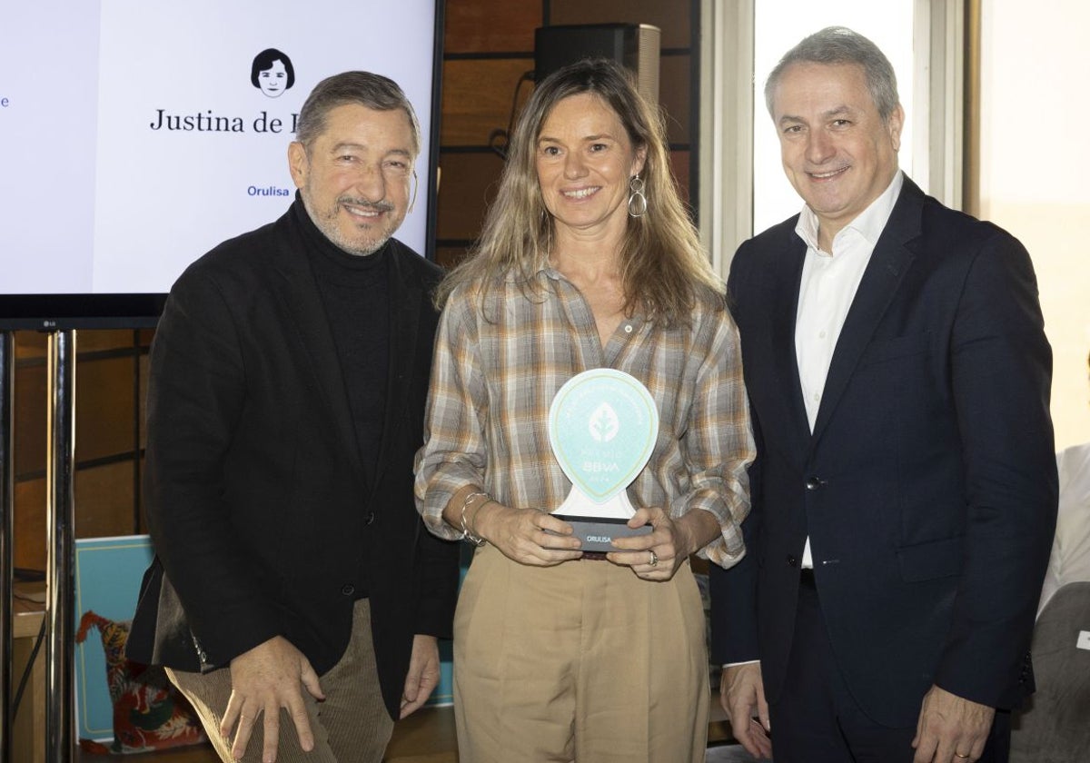 Isabel García, al frente de este proyecto, recogió el premio el pasado 18 de diciembre en un acto celebrado en Barcelona, de manos del chef de El Celler de Can Roca, y Toni Ballabriga, director de Inteligencia en Sostenibilidad de BBVA.