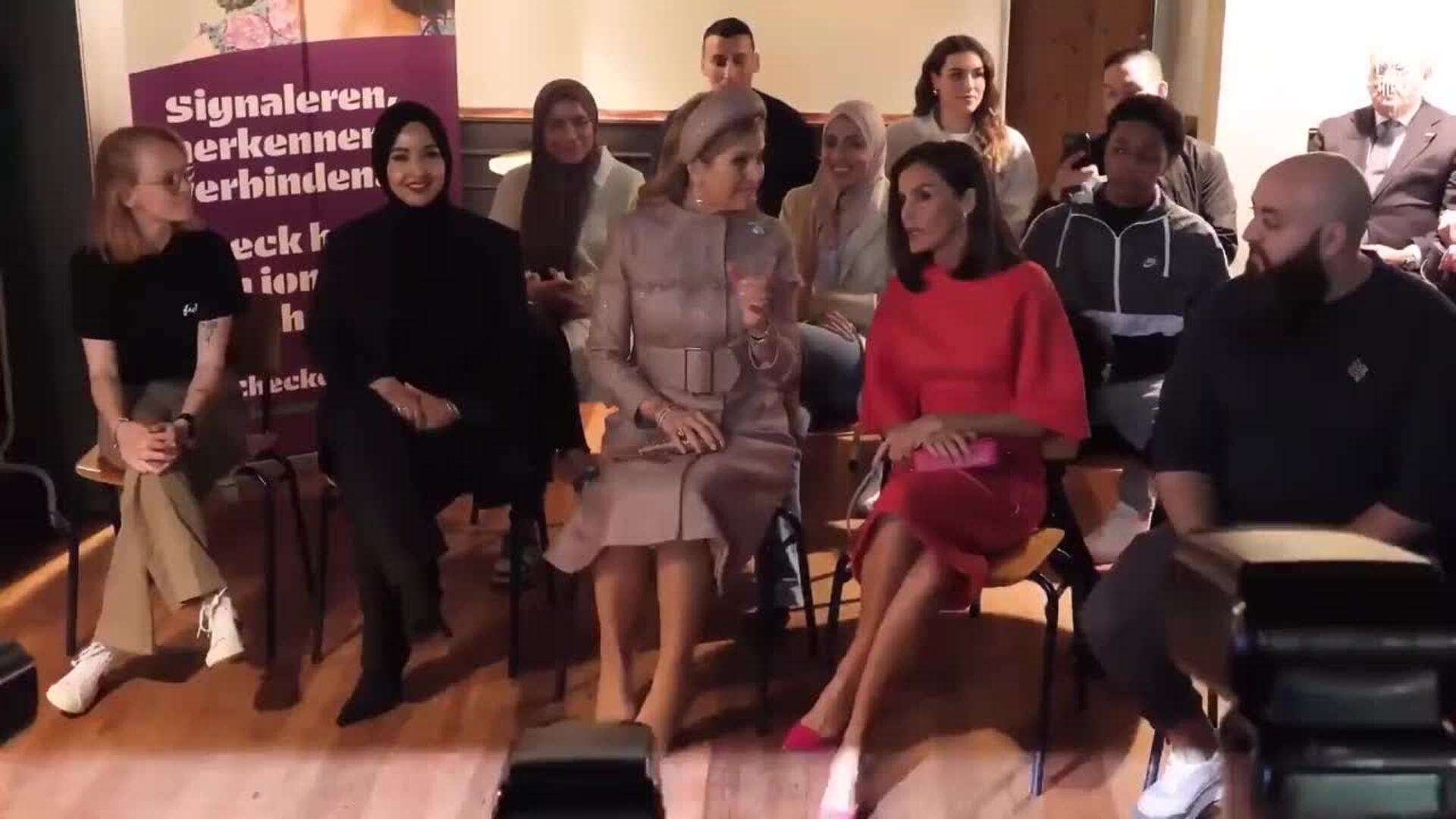 La Reina Letizia, recuperada, sorprende con su insólita combinación de colores