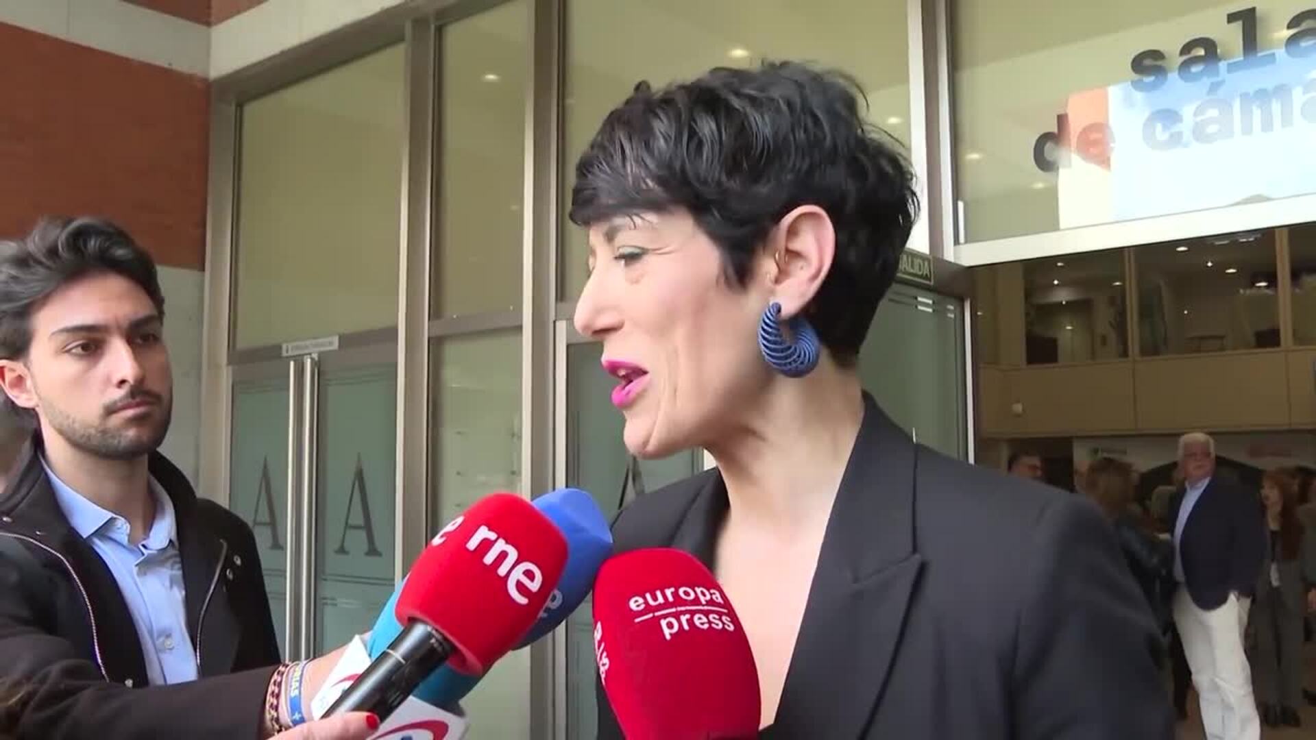 Elma Saiz afirma que va a "respetar esa reflexión tranquila que nos pedía el presidente"