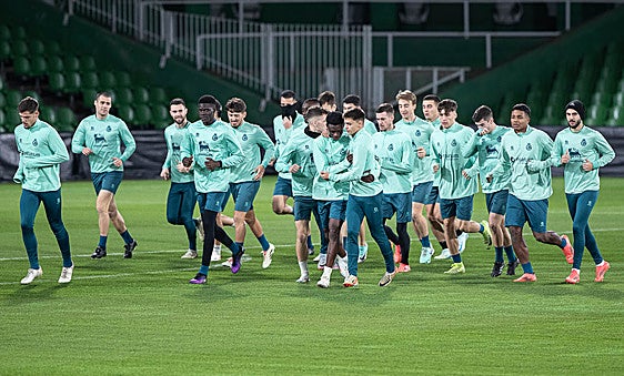 La plantilla del Racing hace carrera continua en los Campos de Sport