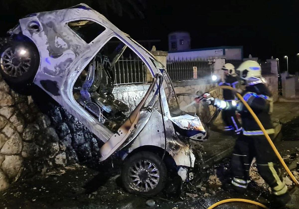 Accidente en el que una mujer falleció tras chocar el coche en el que iba de copiloto contra un poste eléctrico en Liencres.