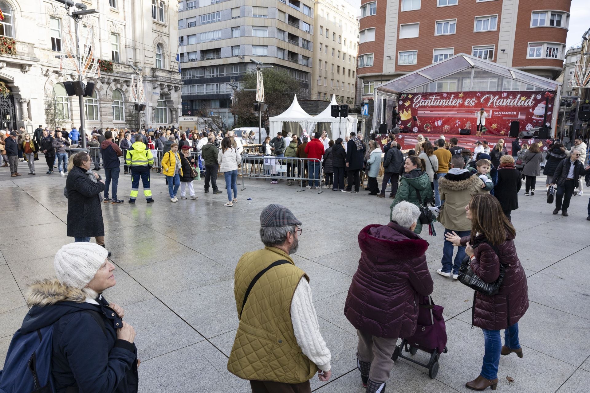 El evento, que se ha retrasado un día por las condiciones meteorológicas, estuvo amenizado por el grupo de música Buen Viaje.