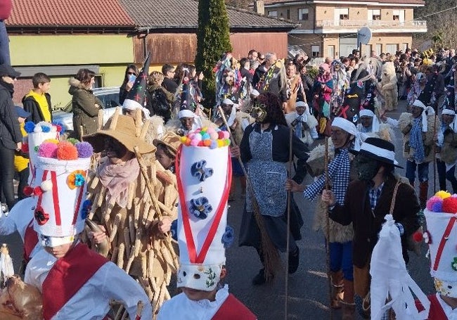 Muchas fueron las personas que no quisieron perderse La Vijanera Infantil.