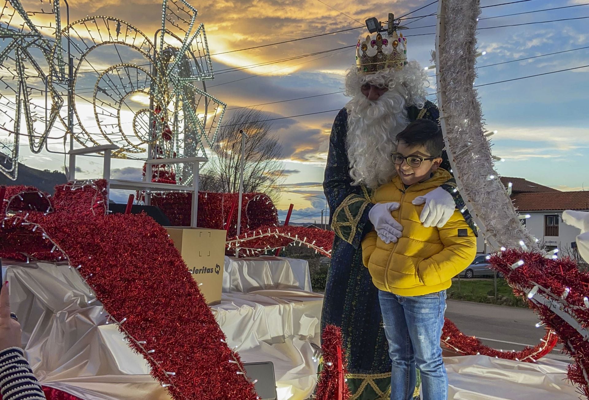 Los Reyes se han hecho fotos con muchos niños en Orejo