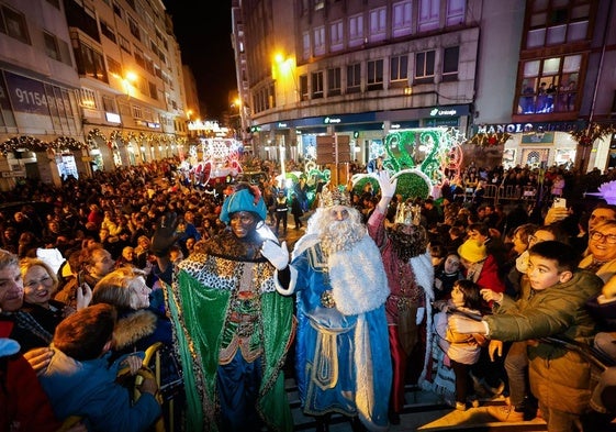 Torrelavega, un desfile adaptado al viento