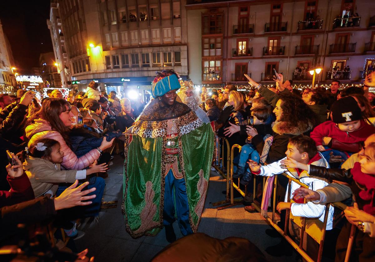 Torrelavega, un desfile adaptado al viento